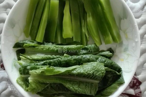鸡腿菇莴笋芸豆汤的做法图解3