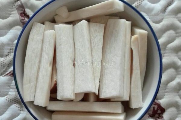鸡腿菇莴笋芸豆汤的做法图解4