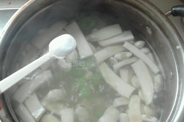 鸡腿菇莴笋芸豆汤的做法图解11