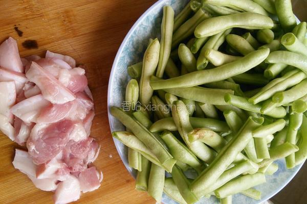 四季豆焖面的做法图解1