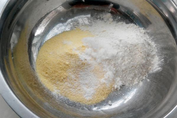 牛奶鸡蛋玉米饼的做法图解2