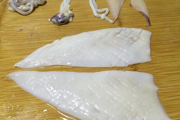 芹菜炒鲜鱿的做法图解5