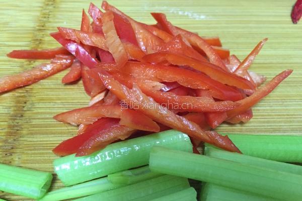 芹菜炒鲜鱿的做法图解10