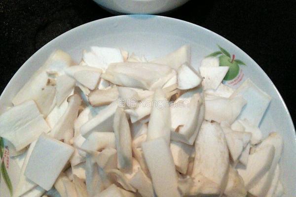 甜椒炒杏鲍菇的做法图解1