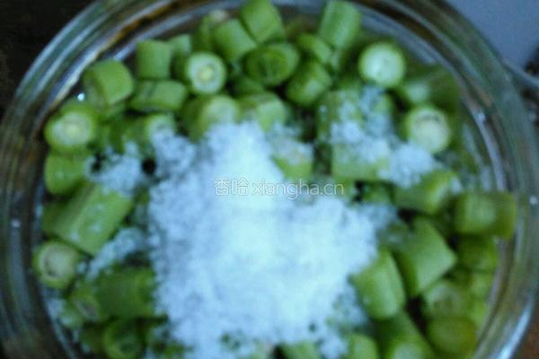 制作酸豆角的做法图解3