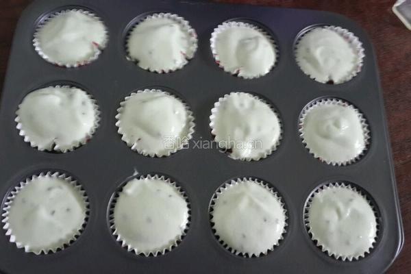 蓝莓芝麻纸杯蛋糕的做法图解11