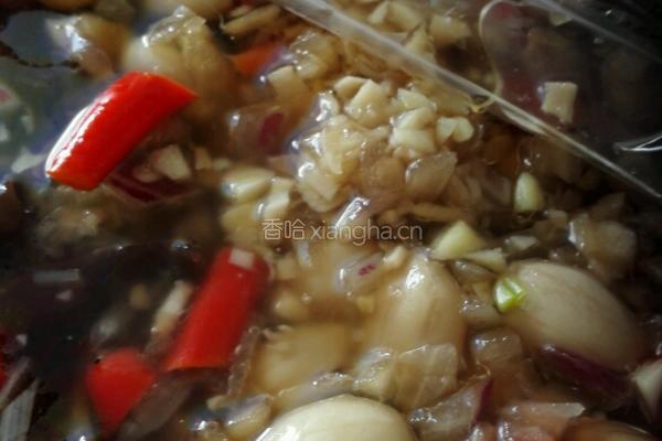 香辣凉泡菜（青瓜、木耳、花生、香菇）的做法图解5
