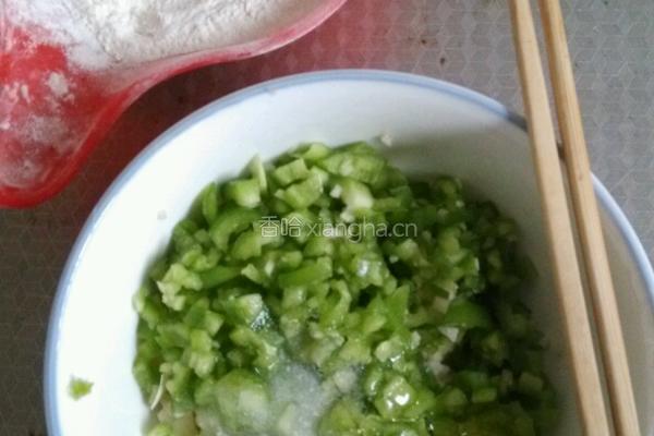 土豆青椒饼的做法图解2