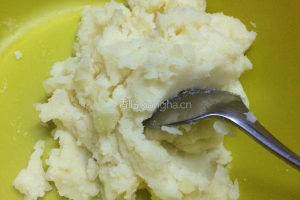 椒盐土豆饼的做法图解2