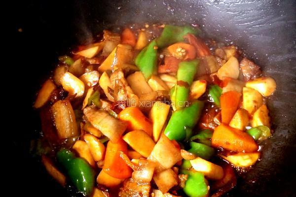 回锅肉炒时蔬的做法图解6