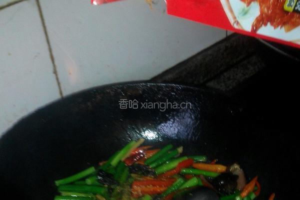蒜苔炒腊肉的做法图解8