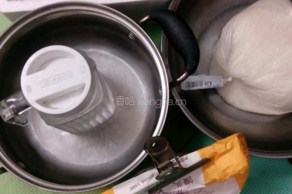 三无戚风蛋糕的做法图解1