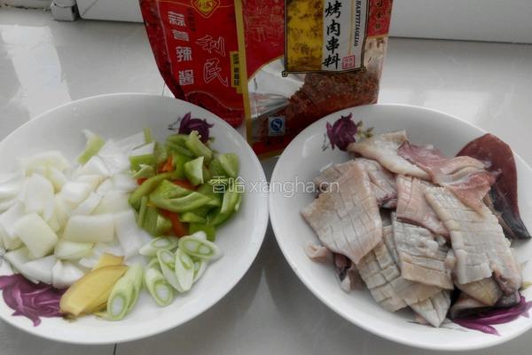 蒜蓉辣酱炒鱿鱼的做法图解1