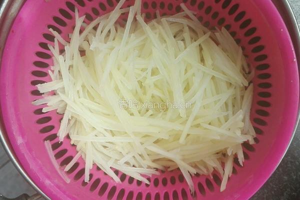 清炒土豆丝～鲁菜的做法图解4