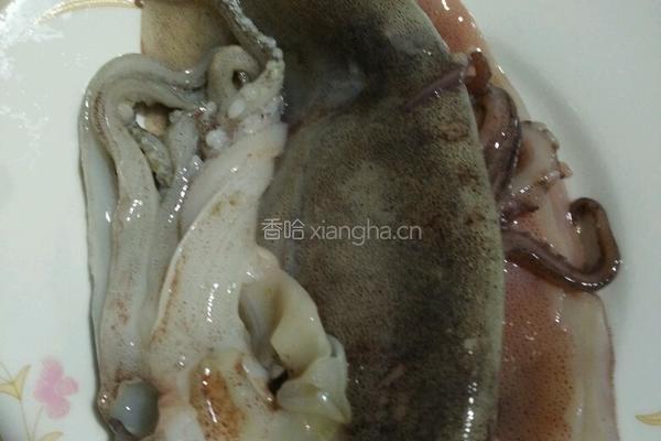 酱爆鱿鱼的做法图解1