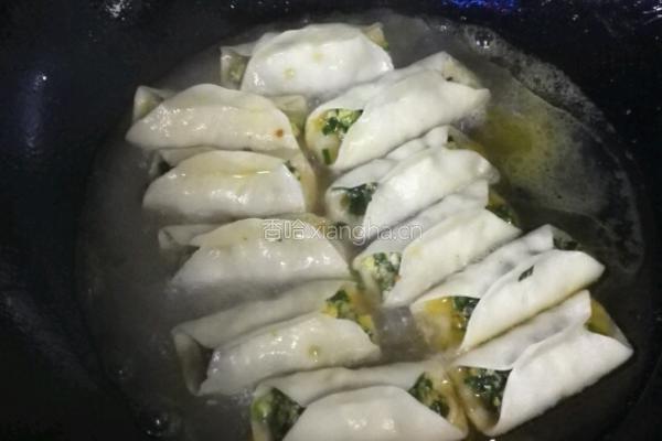三鲜锅贴的做法图解17