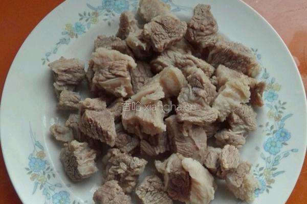 土豆西红柿炖牛腩的做法图解2
