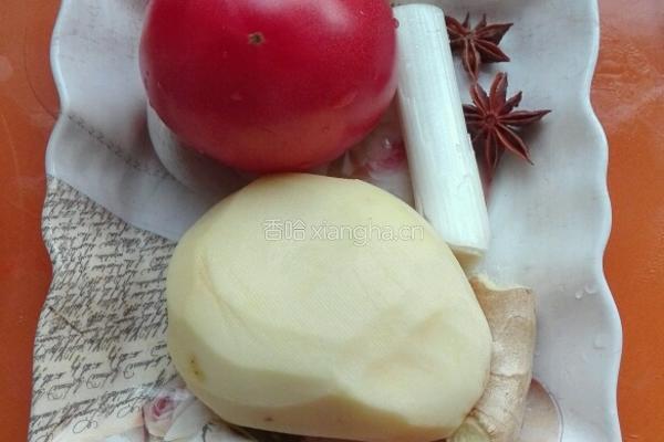 土豆西红柿炖牛腩的做法图解1