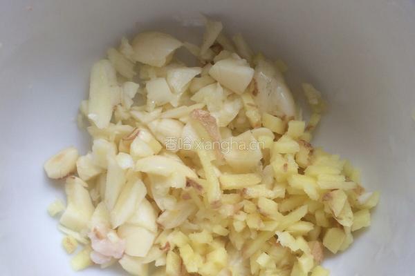 土豆蒸排骨的做法图解2