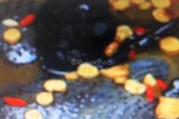 当归乌鸡汤的做法图解3