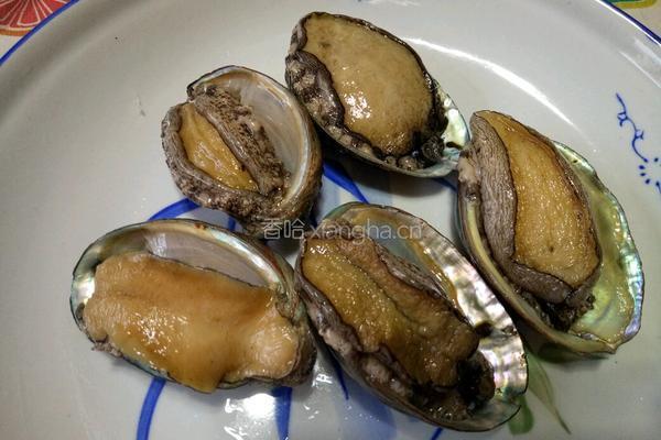 浇汁云耳托鲍鱼的做法图解1