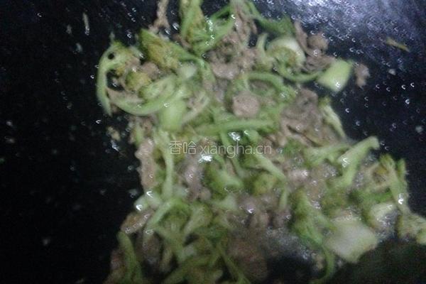 西兰花炒肉片的做法图解10