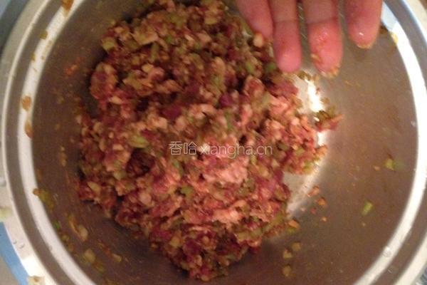 芹菜猪肉水饺的做法图解6