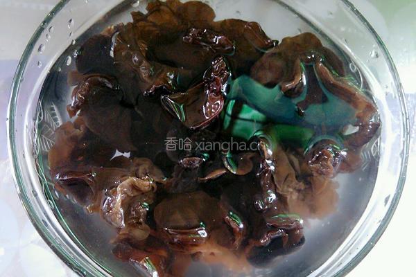 凉拌木耳的做法图解1