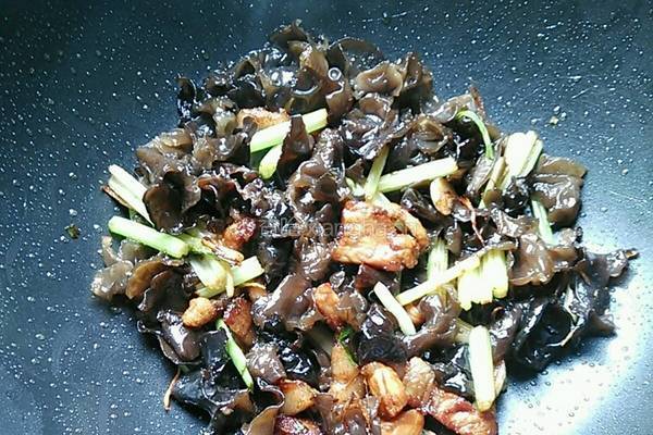 木耳炒肉片的做法图解9