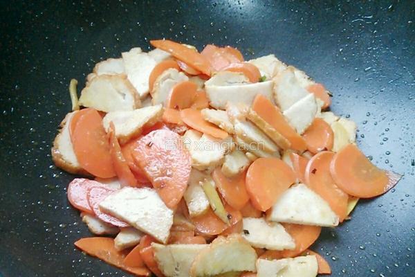 胡萝卜炒肉肠的做法图解5
