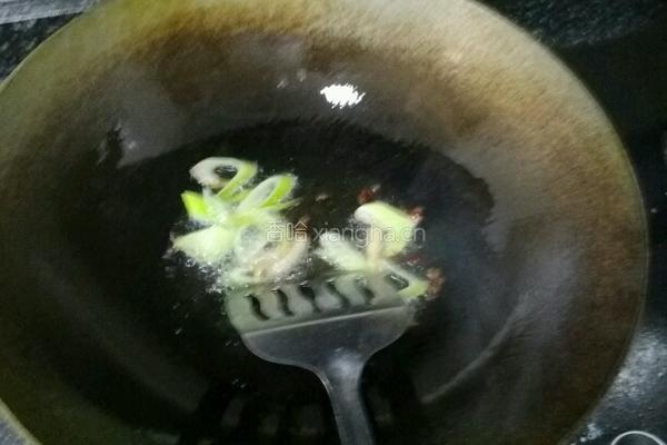 西红柿豆芽烩饼的做法图解2