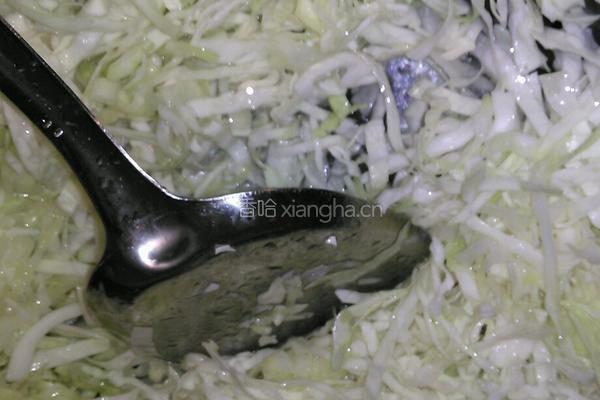 包菜炒米粉的做法图解4