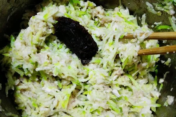 白萝卜肉包子的做法图解3