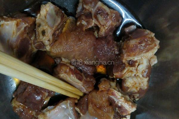 土豆焖排骨的做法图解1