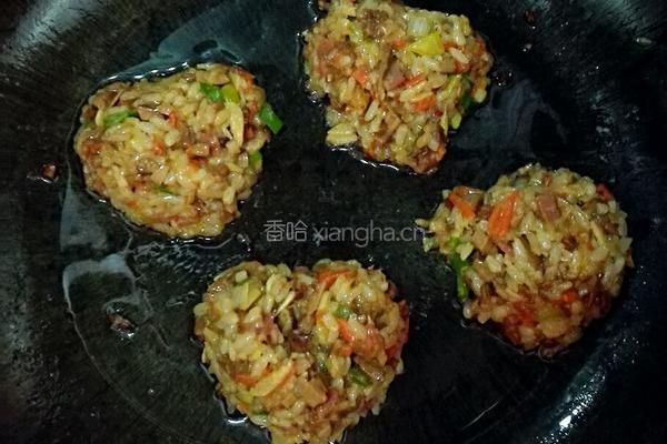 香煎米饭菜饼的做法图解8