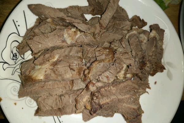 西芹胡萝卜炒双肉的做法图解1