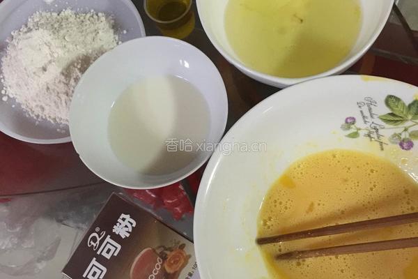 草莓酱可可蛋糕！的做法图解1