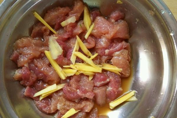 枸杞瘦肉汤的做法图解1