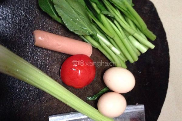 西红柿鸡蛋蔬菜面的做法图解1