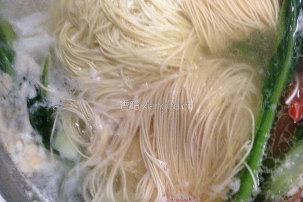 西红柿鸡蛋蔬菜面的做法图解7