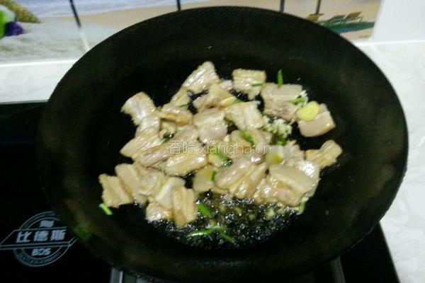 五花肉炖豆角的做法图解5