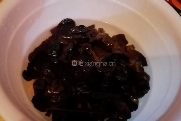 木耳肉丝的做法图解1