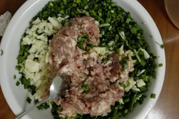 马蹄饺子的做法图解1