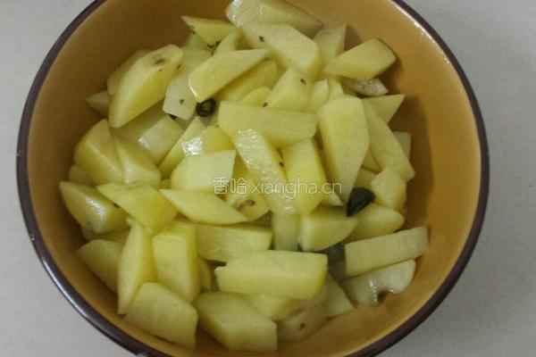 土豆炒鸡肉的做法图解3