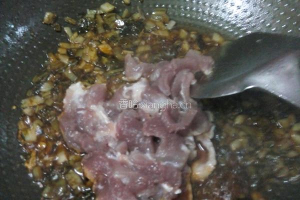 酸菜肉片的做法图解3