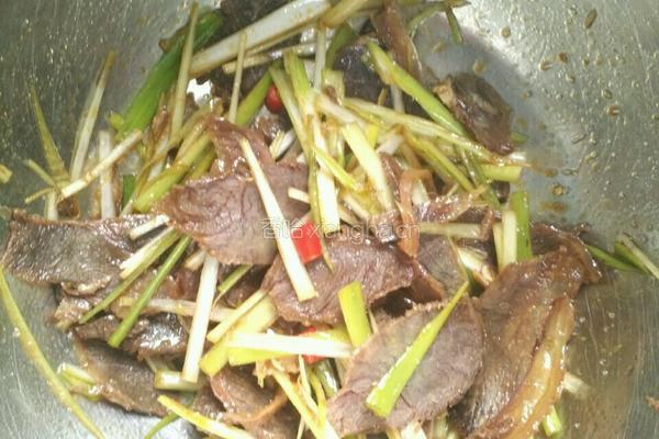 葱拌牛肉的做法图解3