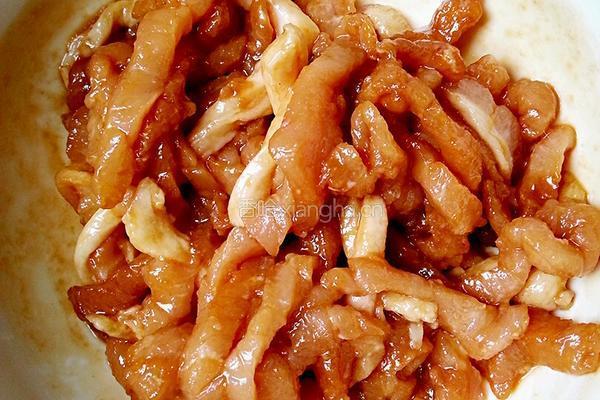 干煸肉丝杏鲍菇的做法图解2