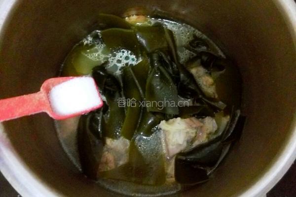 海带排骨汤的做法图解7