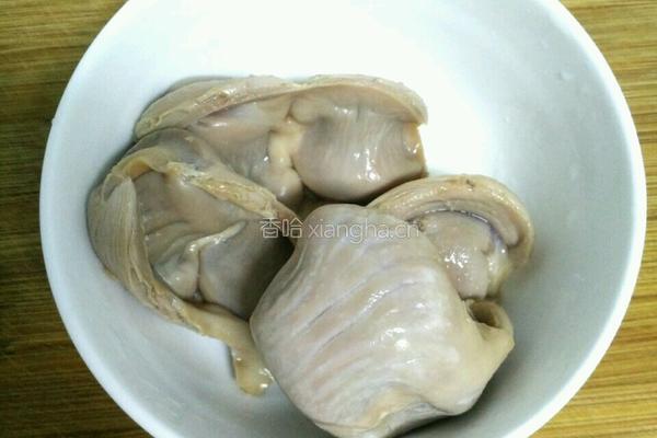 芹菜木耳炒鸡胗的做法图解3
