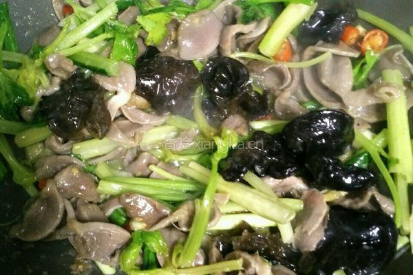 芹菜木耳炒鸡胗的做法图解9